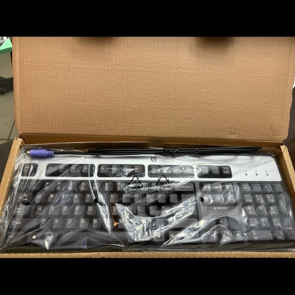 HP PS2 Keyboard 434820002 Wired Black Silver Desktop Vintage Retro NIB KB0316 - Picture 1 of 2